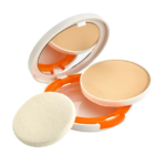 εφαρμογή sun powder foundation με σφουγγαράκι ματ αποτέλεσμα προσώπου