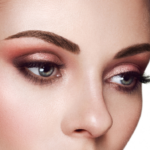 φυσικά καλοσχηματισμένα φρύδια καφέ