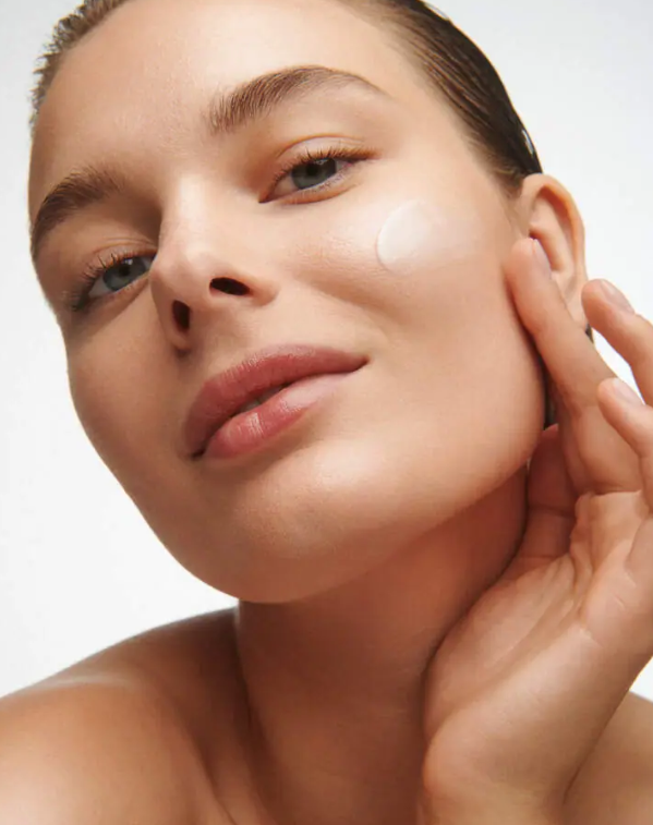 mattifying-gel-application-face