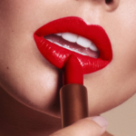 λαμπερά κόκκινα χείλη makeup